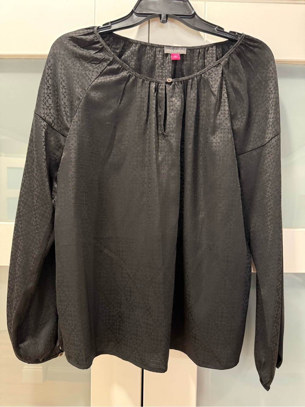 Vince Camuto Black Long-Sleeve Peasant Top with key hole neckline size Medium